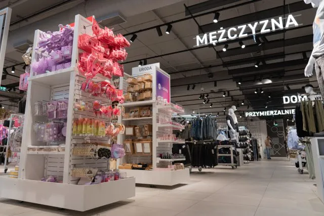 SINSAY - Poznaj polski sklep z produktami dla całej rodziny w atrakcyjnych cenach!